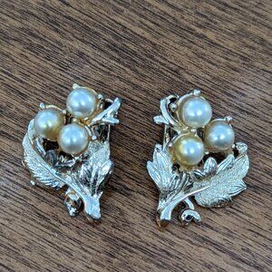 Vintage Faux Pearl Gold Tone Earrings Clip On MCM Jewelry Retro Feminine